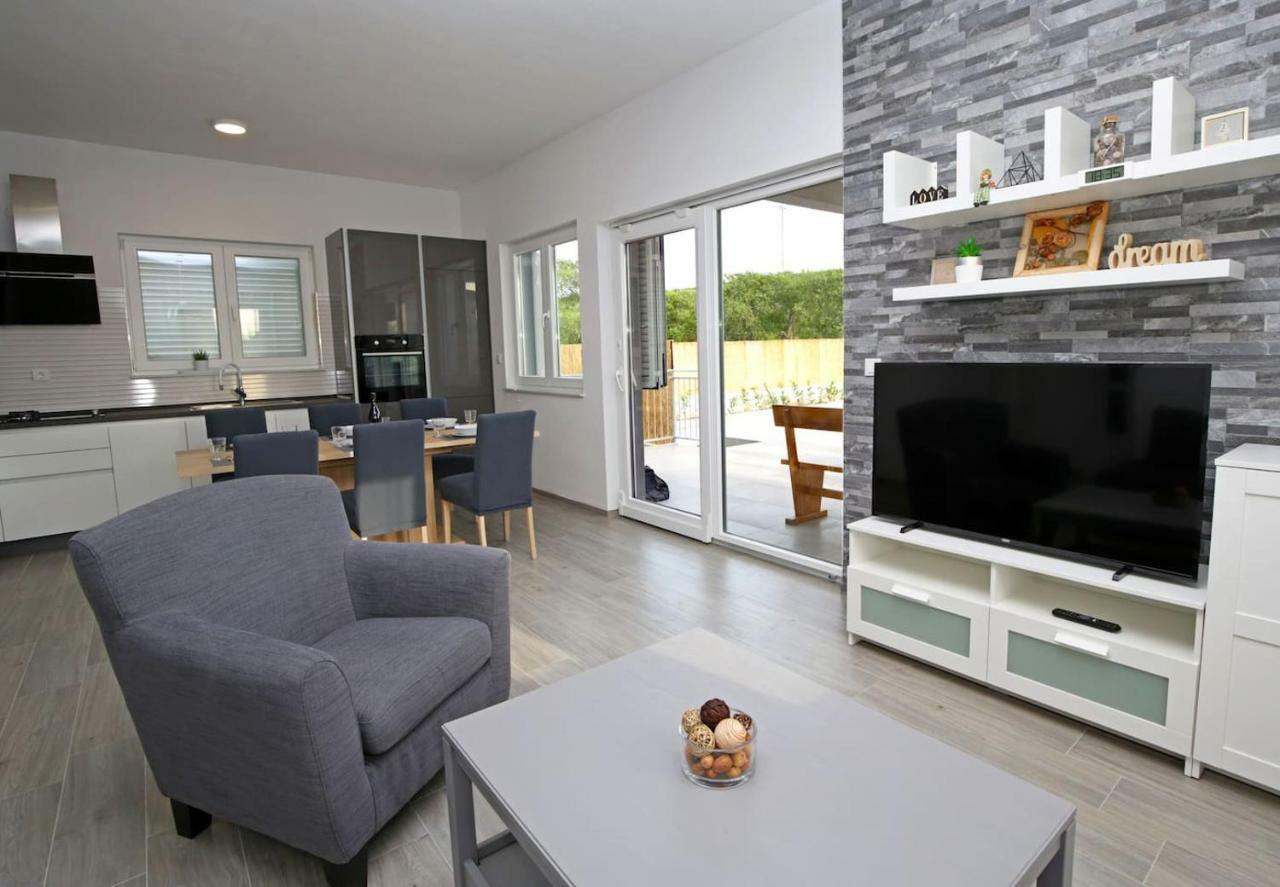 Modern Guest House Rak With Beautiful Pool Šibenik Eksteriør bilde